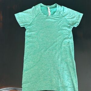 Lululemon, Swiftly Tech Short-Sleeve Shirt 2.0 *Hip Length, Size 4, blue